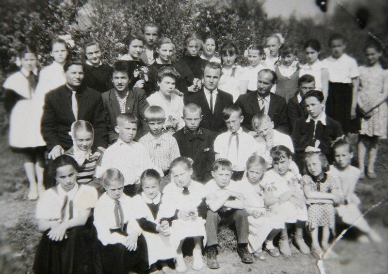 Преподаватели и учащиеся ДМШ 1962 год.